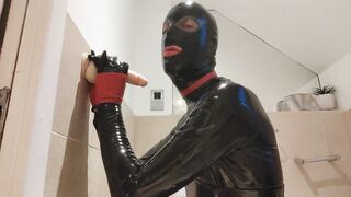 Dildo sucking latex sissy slut, Alice Latexy (latexdesires)