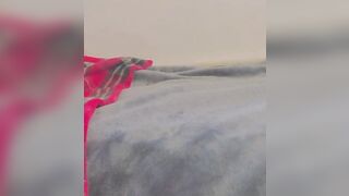 Femboy se saca la tanga y muestra su culo gigante a su papi