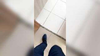 broker enters the apartment, masturbates in front of the mirror and then cums in the sink!