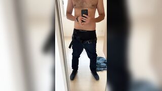 broker enters the apartment, masturbates in front of the mirror and then cums in the sink!