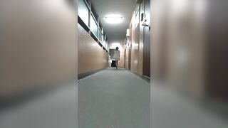 [Nude crossdressing] Pervert bathed in the night breeze [Momiji Akane]