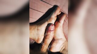 Guy cums and fuck shis feet