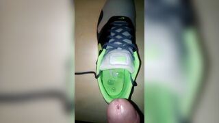Cum in Nike Tavas