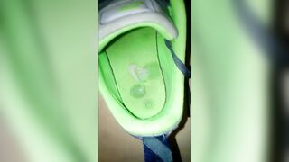 Cum in Nike Tavas