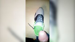 Cum in Nike Tavas
