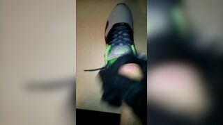 Cum in Nike Tavas