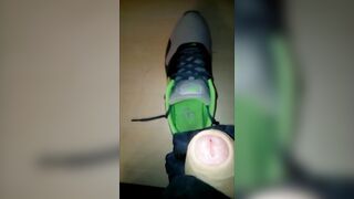 Cum in Nike Tavas
