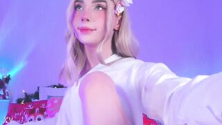 Sweet Eaton Flexing Her Balls and Feet