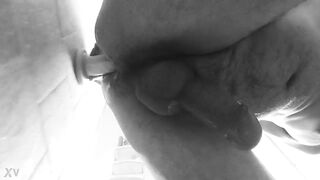 Masturbando mi ano con un dildo en la ducha