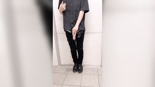エネマグラと乳首さわさわでおもらし射精