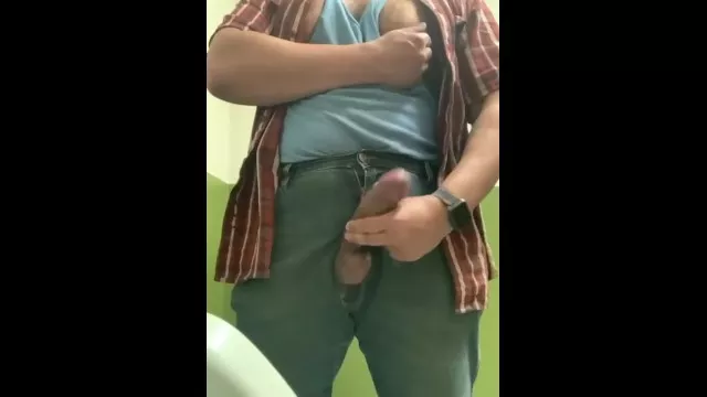 Jerking Off at work (graveyard shift)