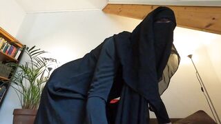 sissy muslima niqab doggystyle