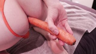 Benny Fox uses a carrot as a dildo!