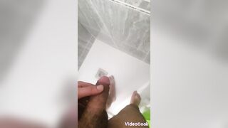 pee before bath, orinar en la ducha