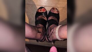 Piss sissy crossdresser femboy feet