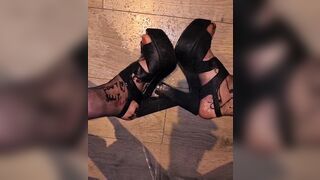 Piss sissy crossdresser femboy feet