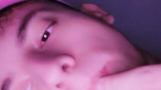 A twink lick his piss after peeing in the toilet