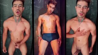 colombiano latino mostrando la verga a la camara