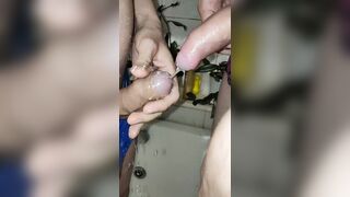 Писсают друг на друга, piss on each other