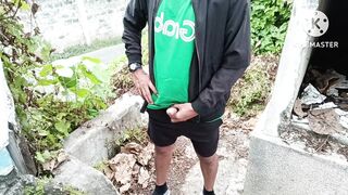 Grab Rider napa jakol sa gilid ng kalsada INABUTAN ng LIBOG c uncle rider